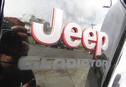 2020 Jeep Gladiator - Image 19