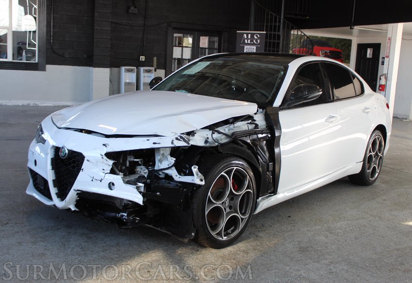 2020 Alfa Romeo Giulia Q4 - Image 2