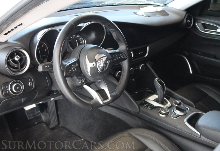 2020 Alfa Romeo Giulia Q4 - Image 28