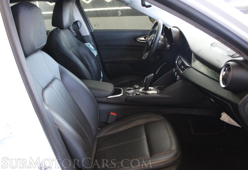 2020 Alfa Romeo Giulia Q4 - Image 32