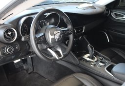 2020 Alfa Romeo Giulia Q4 - Image 29