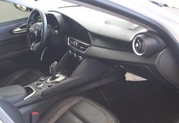 2020 Alfa Romeo Giulia Q4 - Image 31