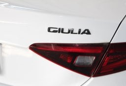 2020 Alfa Romeo Giulia Q4 - Image 21