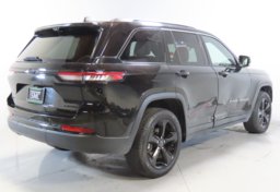2023 Jeep Grand Cherokee - Image 9