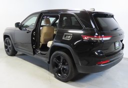 2023 Jeep Grand Cherokee - Image 8