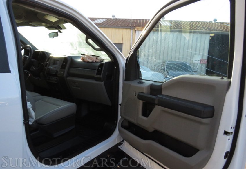 2020 Ford Super Duty F-550 DRW - Image 29