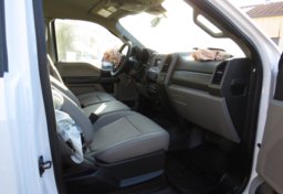 2020 Ford Super Duty F-550 DRW - Image 32