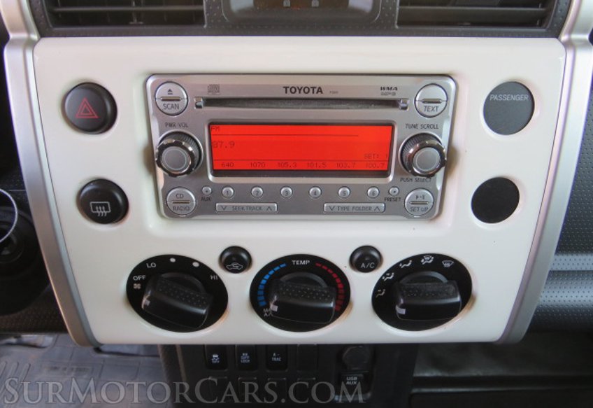 2012 Toyota FJ Cruiser - Image 32