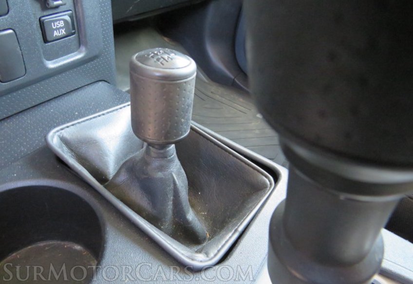 2012 Toyota FJ Cruiser - Image 34