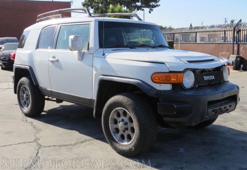 2012 Toyota FJ Cruiser - Image 3