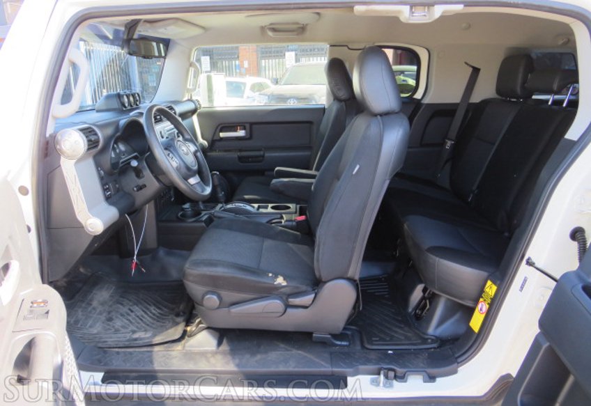 2012 Toyota FJ Cruiser - Image 25