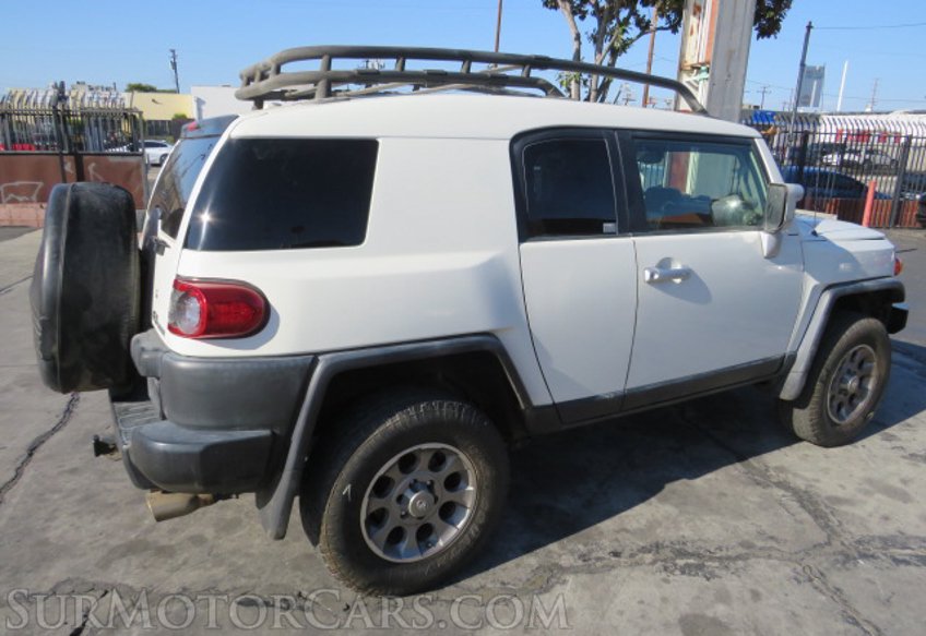 2012 Toyota FJ Cruiser - Image 8
