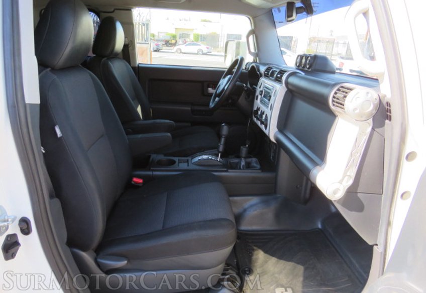 2012 Toyota FJ Cruiser - Image 22