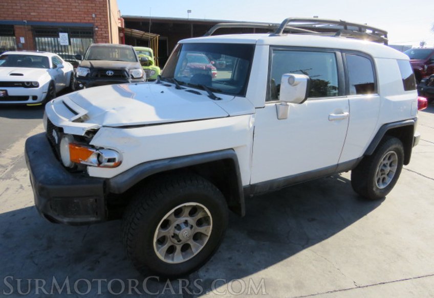 2012 Toyota FJ Cruiser - Image 2