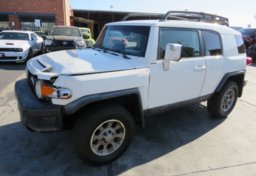 2012 Toyota FJ Cruiser - Image 2