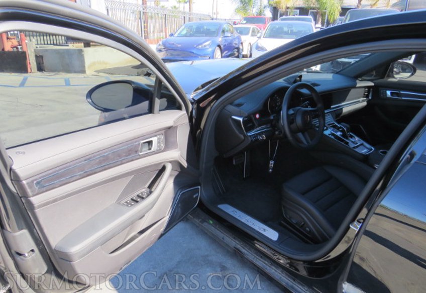 2022 Porsche Panamera - Image 19