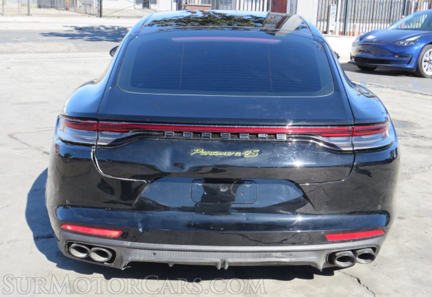 2022 Porsche Panamera - Image 10
