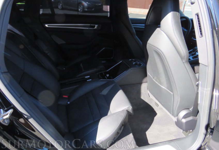 2022 Porsche Panamera - Image 30