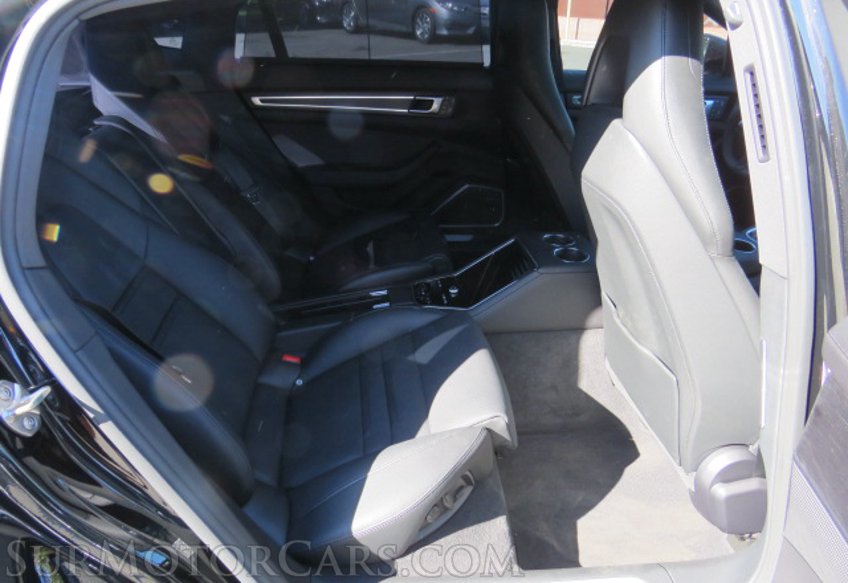 2022 Porsche Panamera - Image 28