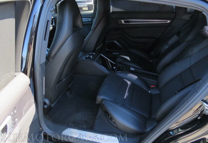 2022 Porsche Panamera - Image 29