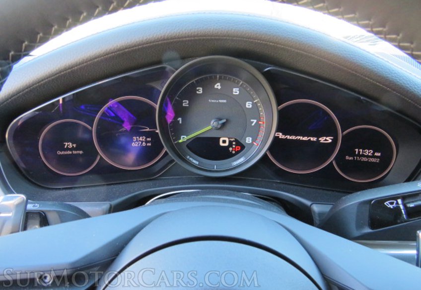 2022 Porsche Panamera - Image 31