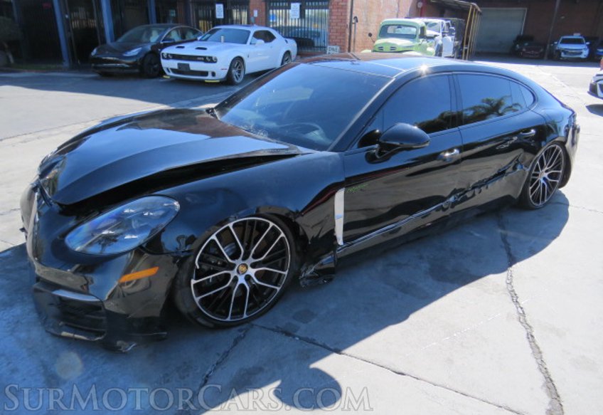 2022 Porsche Panamera - Image 2