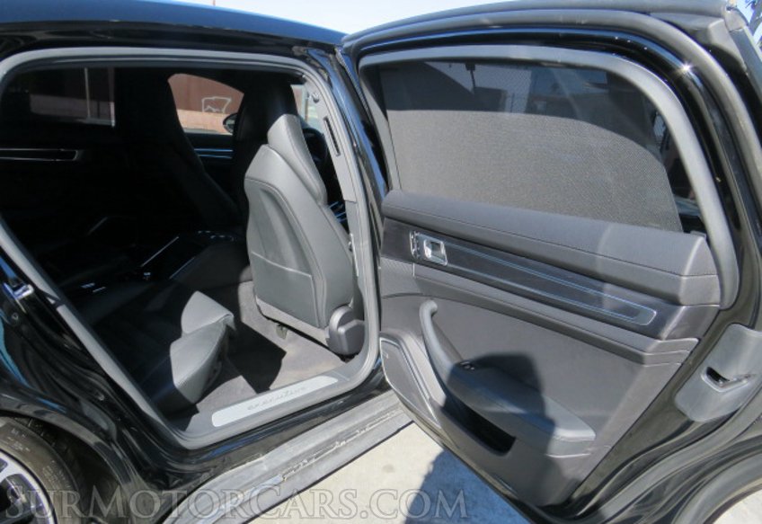 2022 Porsche Panamera - Image 22