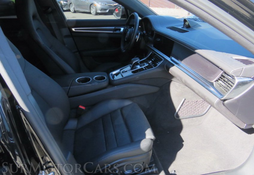 2022 Porsche Panamera - Image 26