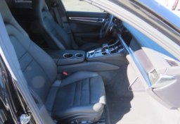 2022 Porsche Panamera - Image 24