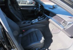 2022 Porsche Panamera - Image 26