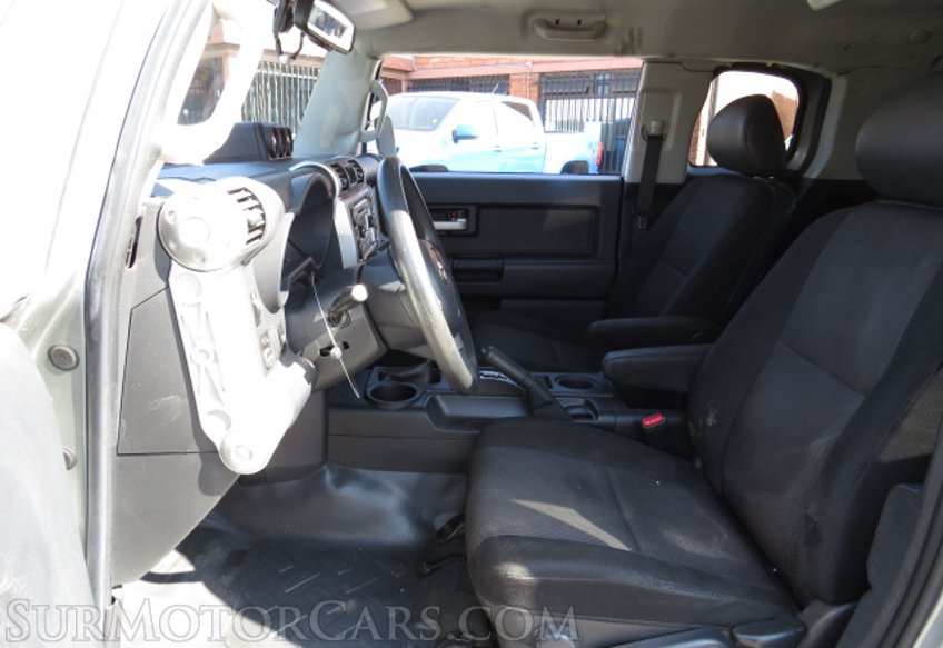 2012 Toyota FJ Cruiser - Image 21