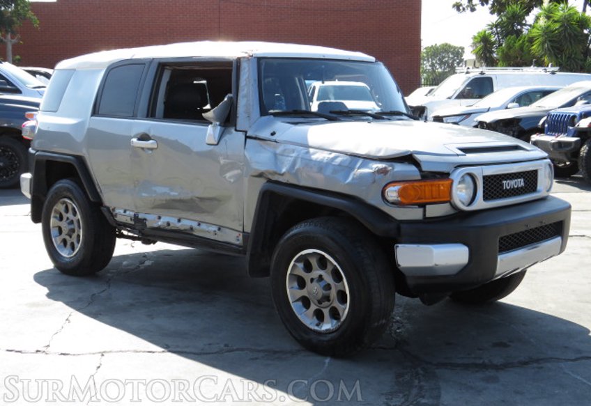 2012 Toyota FJ Cruiser - Image 4