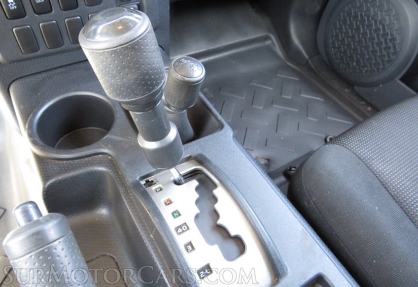 2012 Toyota FJ Cruiser - Image 39