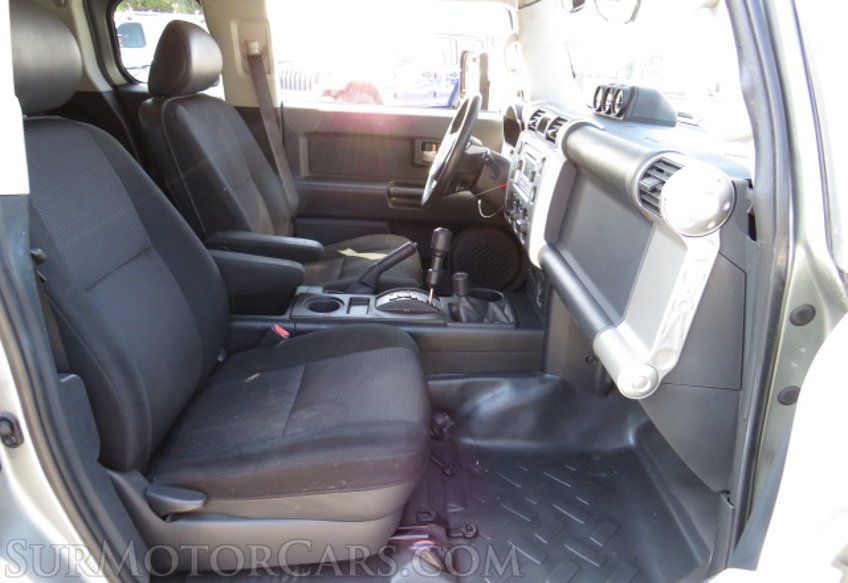 2012 Toyota FJ Cruiser - Image 22