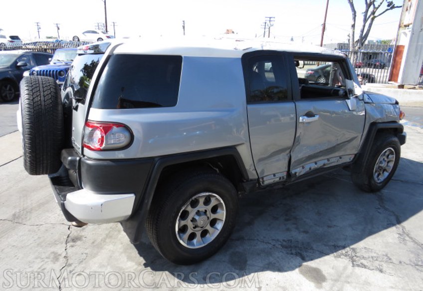 2012 Toyota FJ Cruiser - Image 5