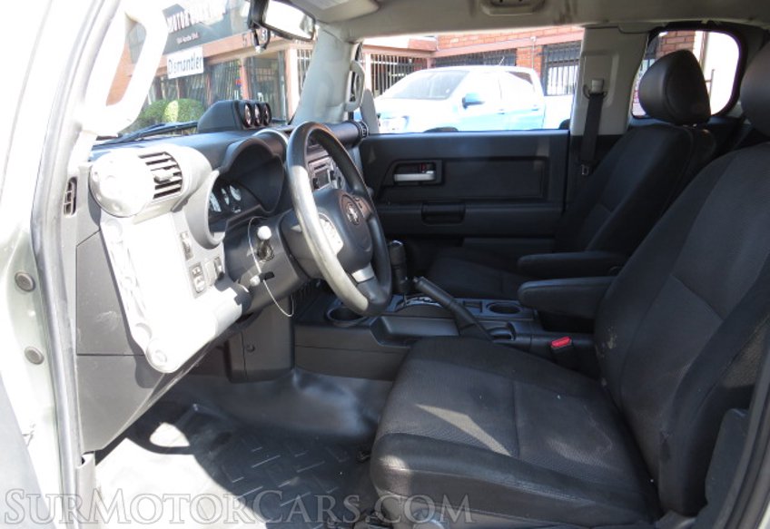 2012 Toyota FJ Cruiser - Image 23