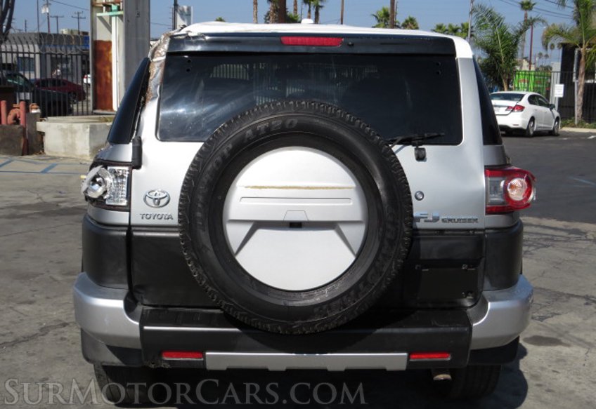 2012 Toyota FJ Cruiser - Image 10
