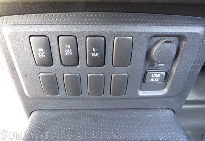 2012 Toyota FJ Cruiser - Image 38