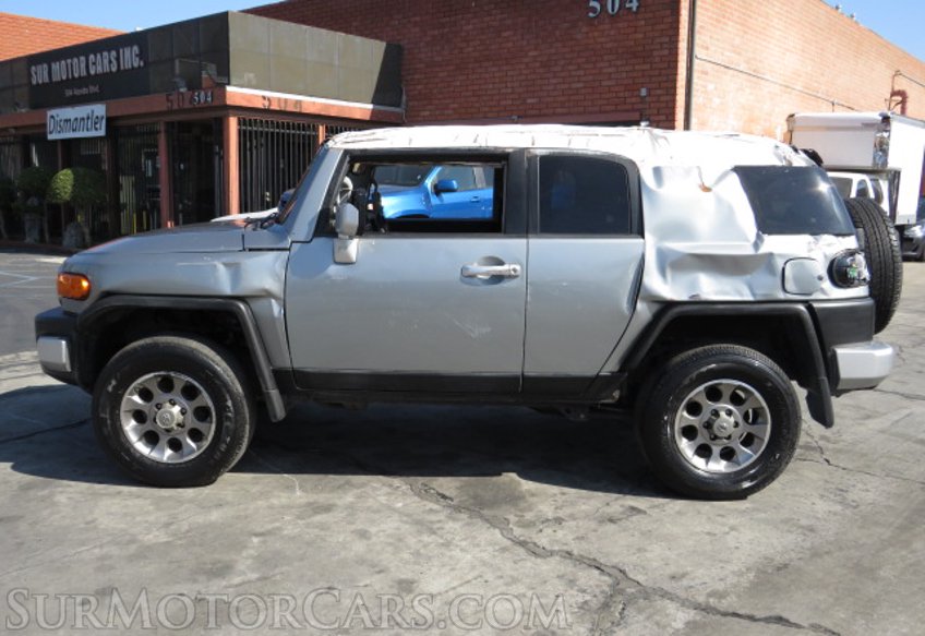 2012 Toyota FJ Cruiser - Image 11