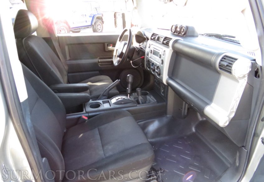 2012 Toyota FJ Cruiser - Image 24