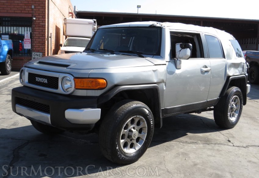 2012 Toyota FJ Cruiser - Image 3