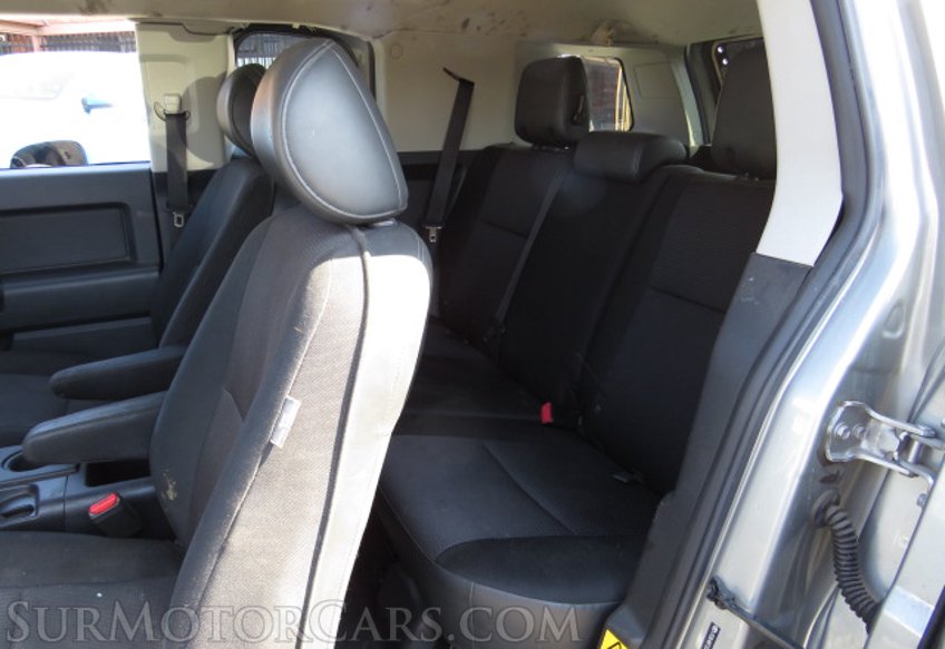 2012 Toyota FJ Cruiser - Image 25