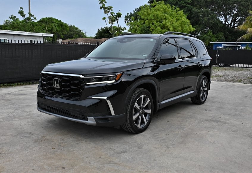 2023 Honda Pilot Touring 2WD's photo