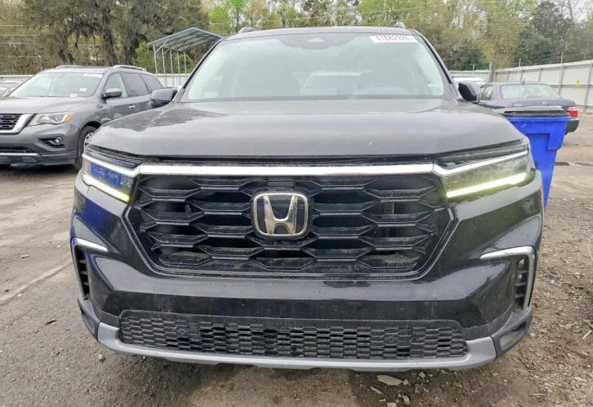 2023 Honda Pilot Touring 2WD's photo