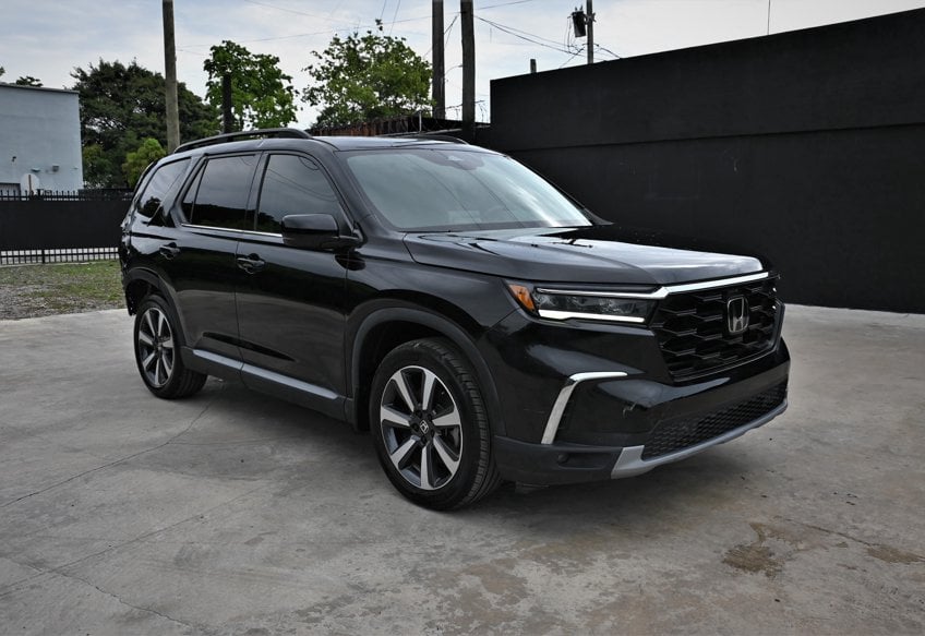 2023 Honda Pilot Touring 2WD's photo