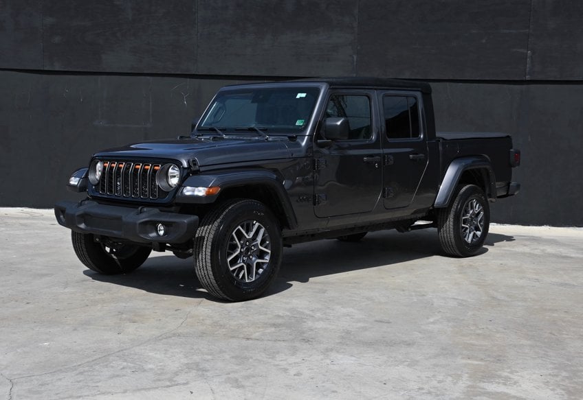 2024 Jeep Gladiator Sport S's photo