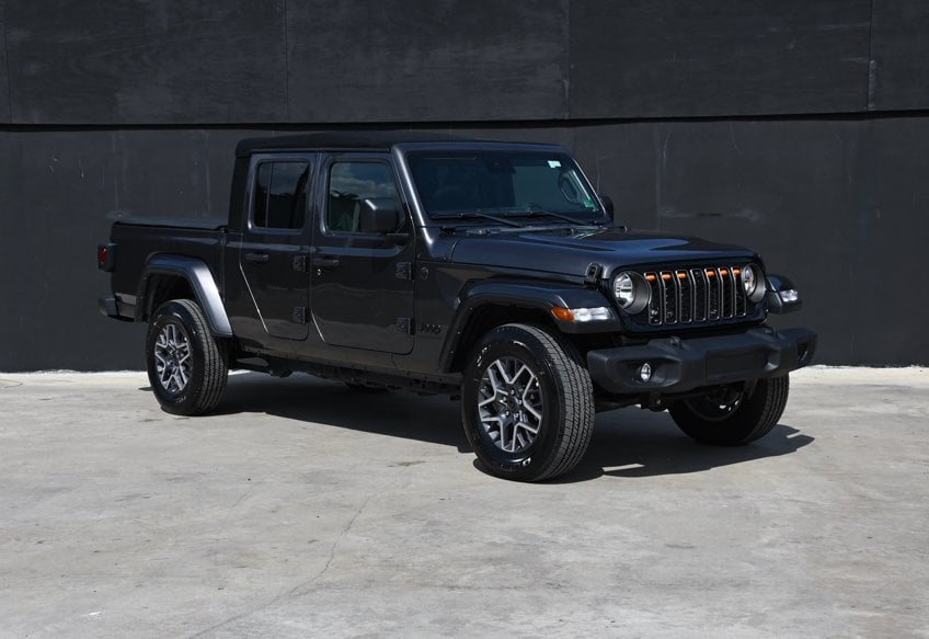 2024 Jeep Gladiator Sport S's photo