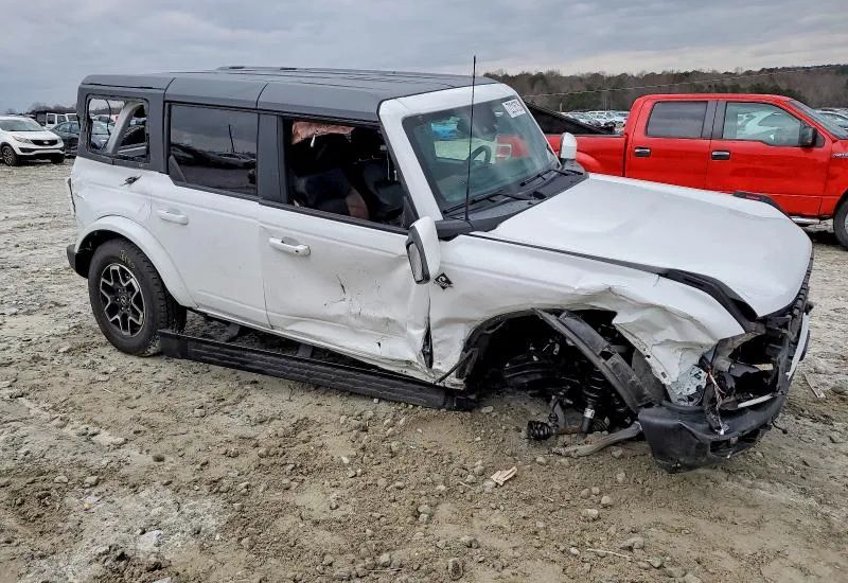2024 Ford Bronco 4-Door Outer Banks - Photo 11