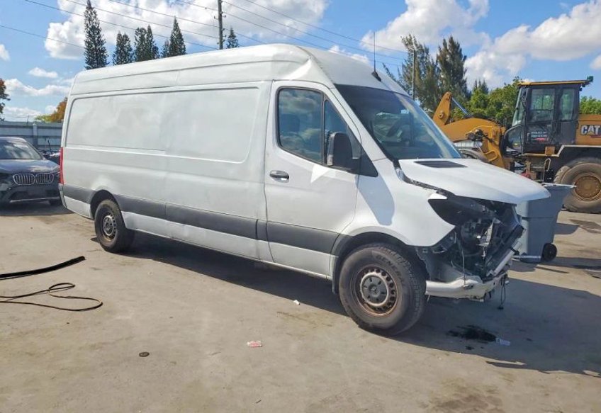 2022 Mercedes-Benz Sprinter 2500 Gas 170 WB High Roof's photo