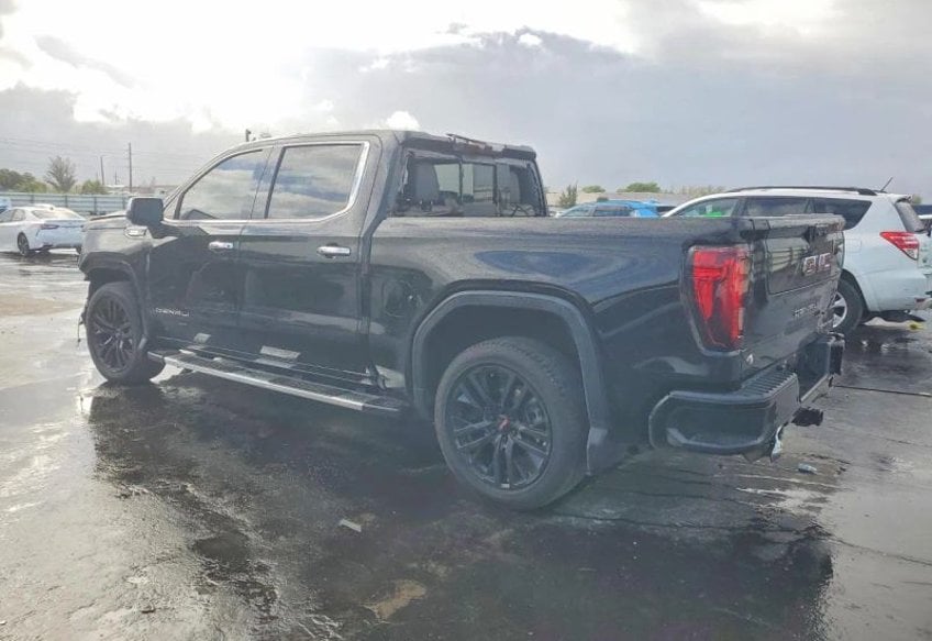 2023 GMC Sierra 4WD Crew Cab Short Box Denali's photo